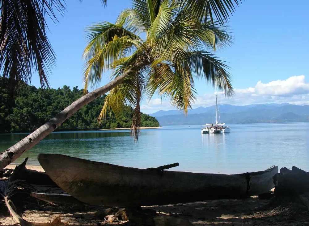Voyage trimaran près de Nosy Hara